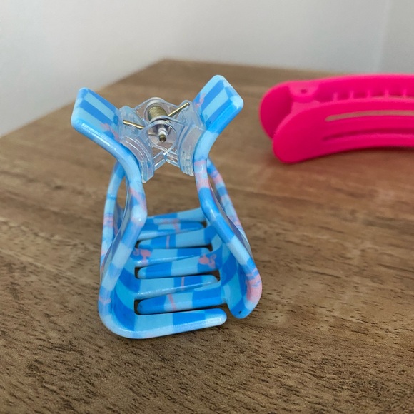 SOLD - Kitsch Barbie Inspired Hair Clips Set - Picture 12 of 13